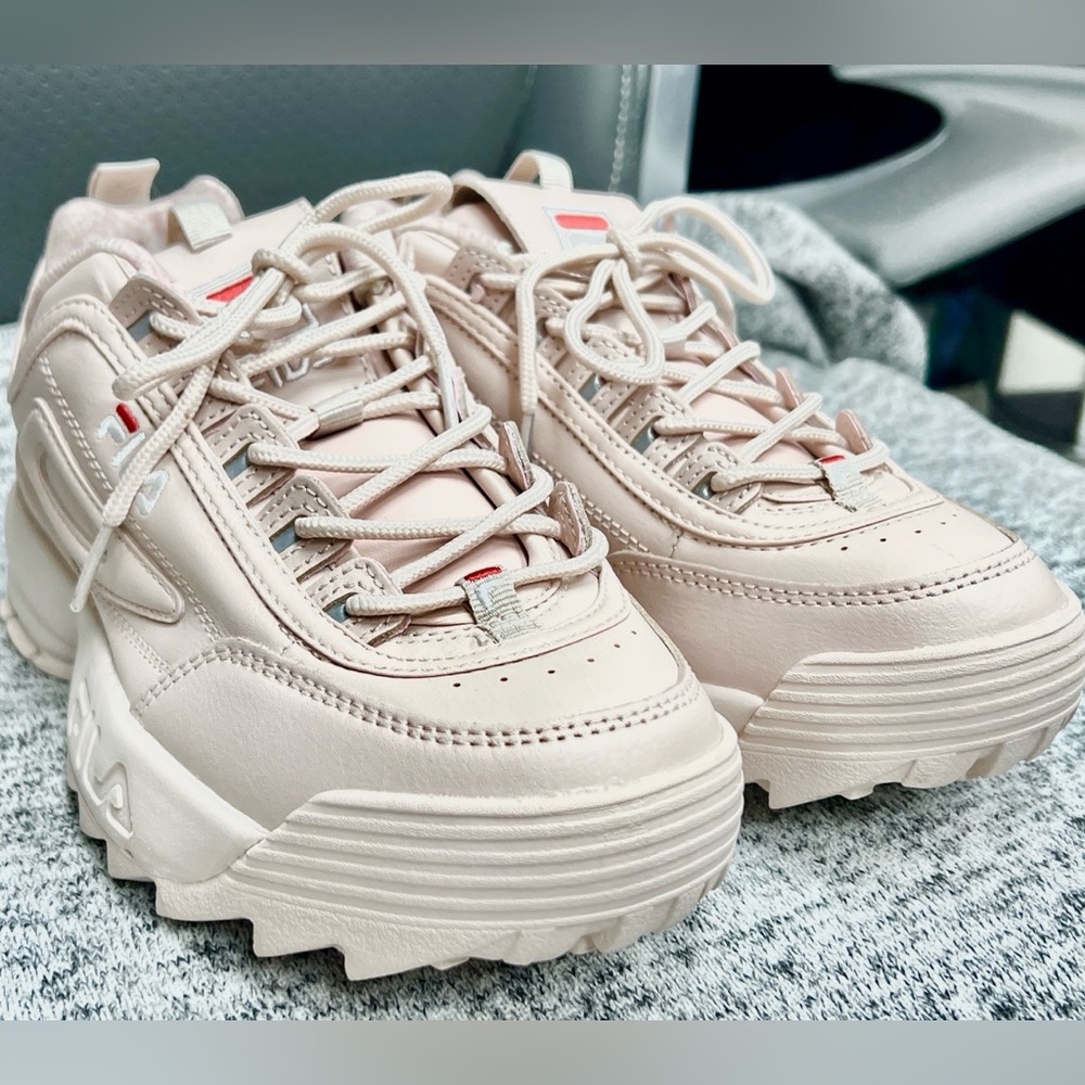 Like new! Pink FILA Women's Dusty Rose Chunky Sneakers 7.5 / EU 38.5